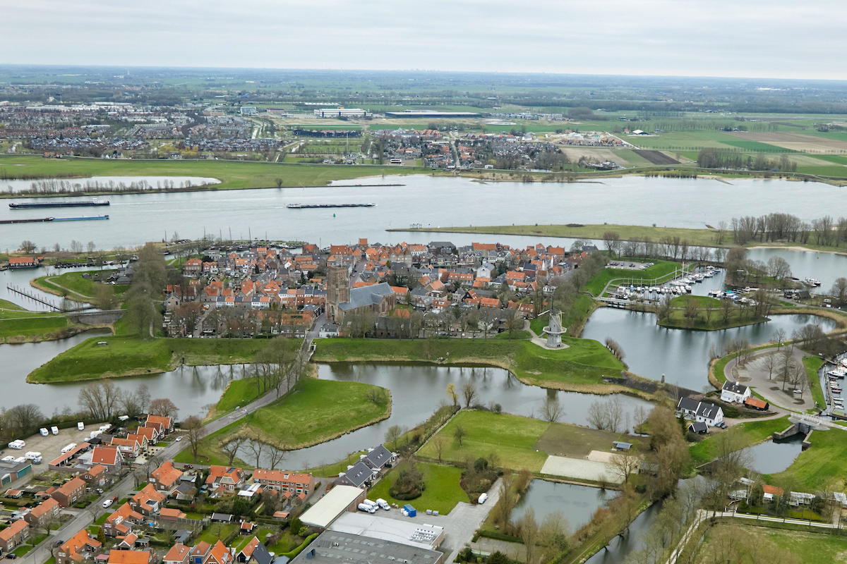 Luchtfoto van Vesting Woudrichem.