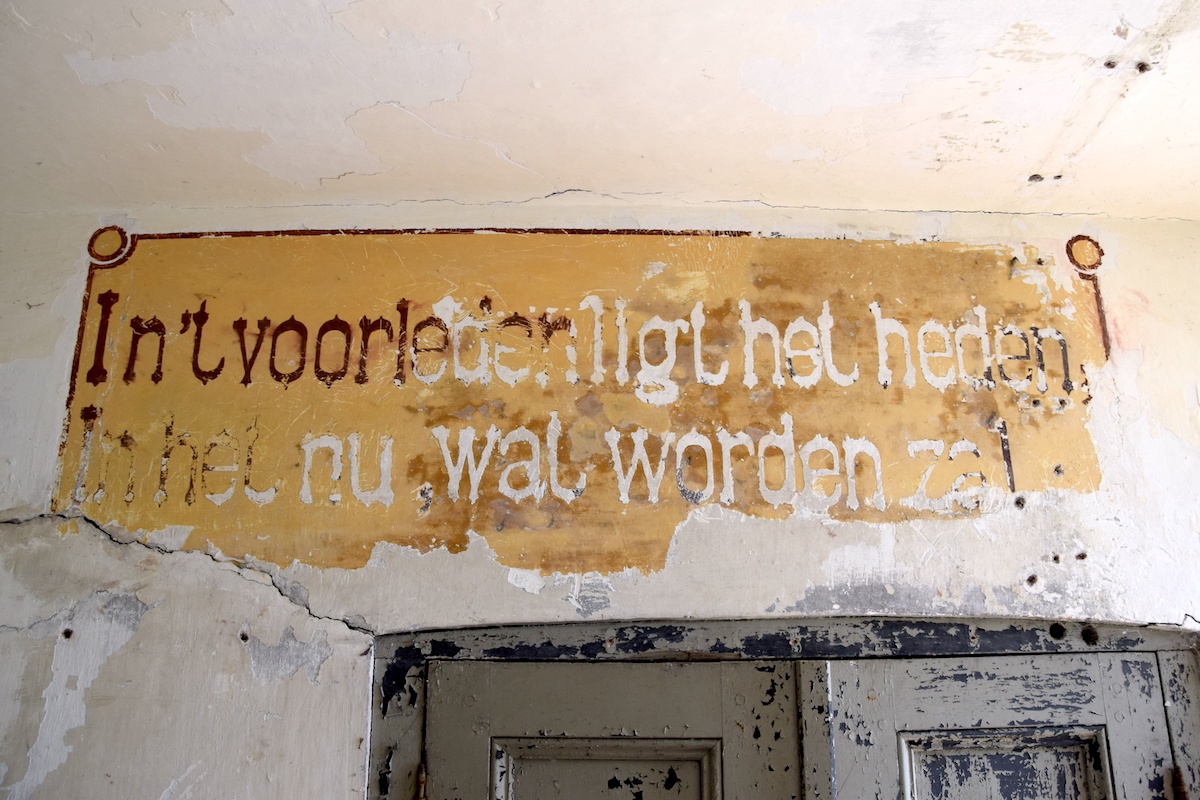 Geschilderde tekst in Fort benoorden Spaarndam (StvA)