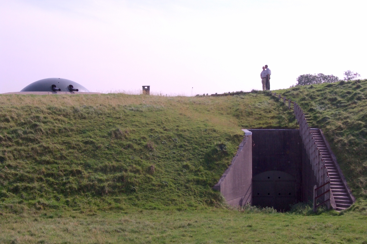 Fort bij Spijkerboor met pantserkoepel